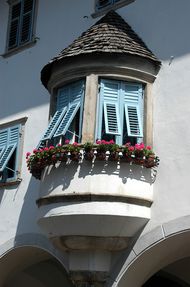 Egna - particolare architettura delle finestre