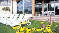 Relax nel verde parco dell'Hotel Tenz di Montagna, Alto Adige